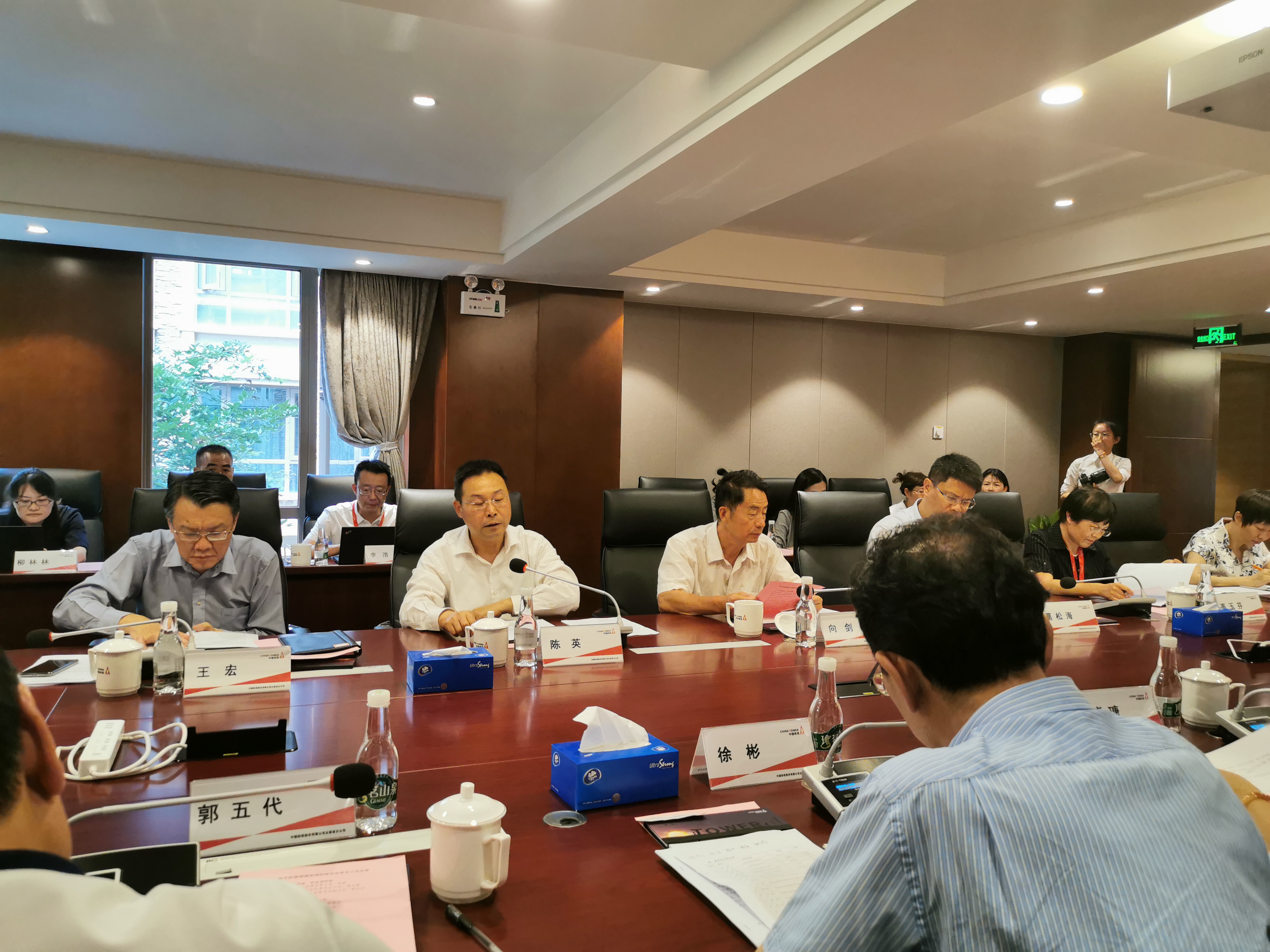 座谈会.jpg